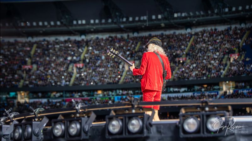 REVIEW: AC/DC, AMYL & THE SNIFFERS - MCG